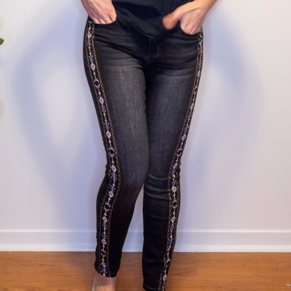 Exotic by Deisgual black jeans